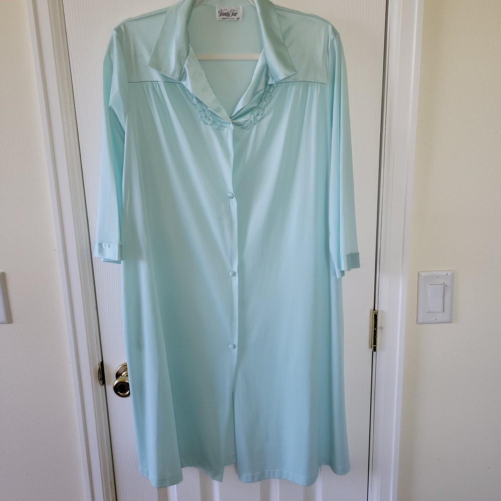 Vanity‎ Fair Robe M Pale Blue 3/4 Sleeve Button Front Satin Nylon Vintage